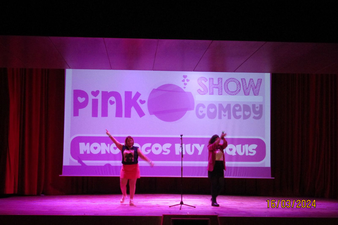 PINK COMEDY SHOW CHELY CAPITAN DIANELA PADRO NOVELDA UNARISAMAS AGENDA DE COMEDIA 4